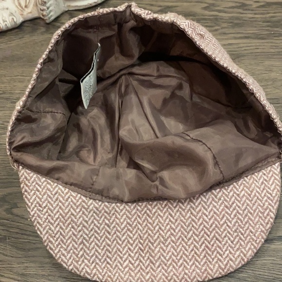 Unisex page boy hat for girls in size 3T. - Picture 6 of 6